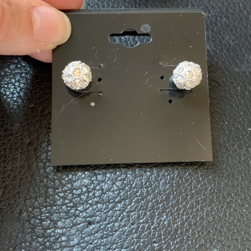 Assorted stud earrings - Picture 2 of 9